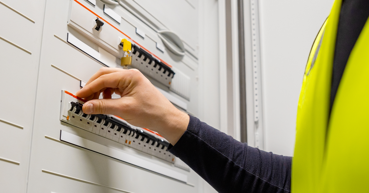 Cables, tableros y breakers